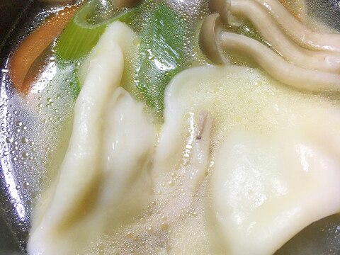 家にある野菜で簡単水餃子スープ